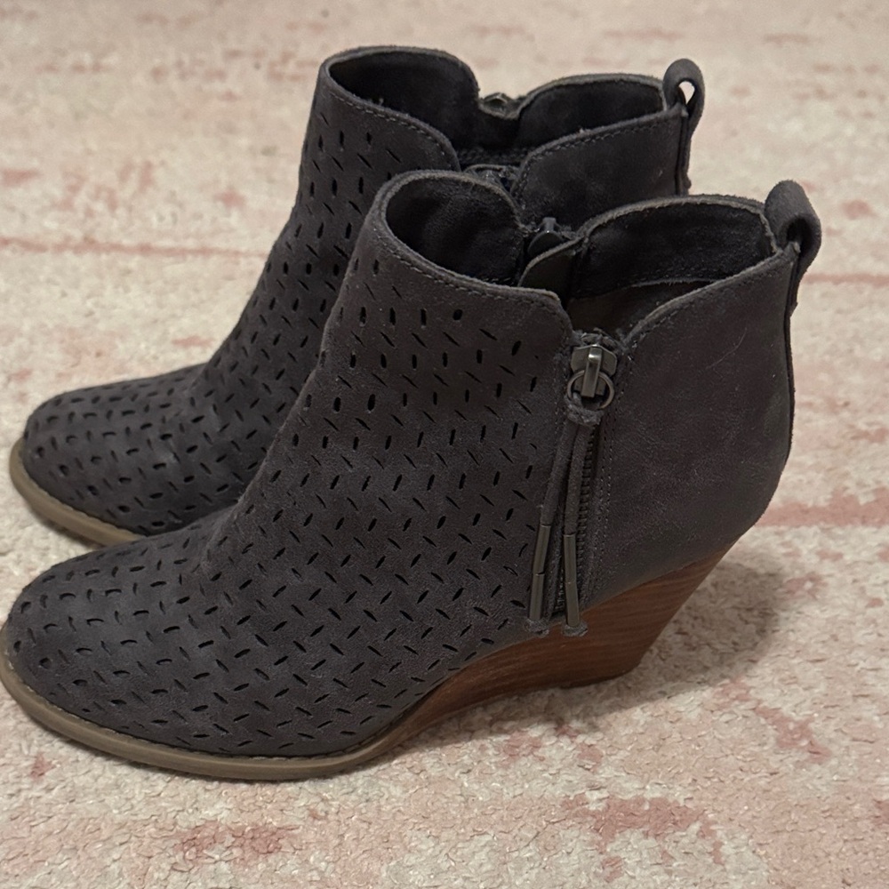 Women's Perforated Ankle Boots - Dark Gray
